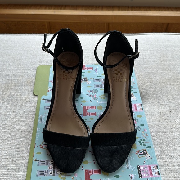 Black strappy heels - Picture 2 of 8